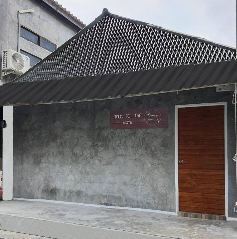 TALK TO THE MOON HOSTEL – Koh Phangan